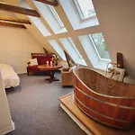 Отель Aamolle Gaestgiveri Hadsund
