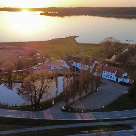 Aamolle Gaestgiveri Hotel *